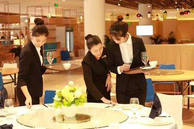 你與酒店精英之間，只差一個(gè)三亞中瑞酒店管理職業(yè)學(xué)院